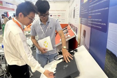 昱能科技首次亮相越南国际光储展，多款前沿产品备受关注